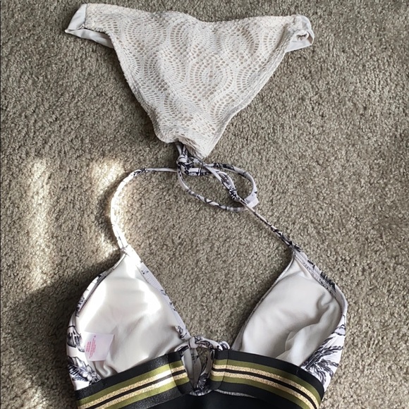 Bikini - Picture 2 of 2